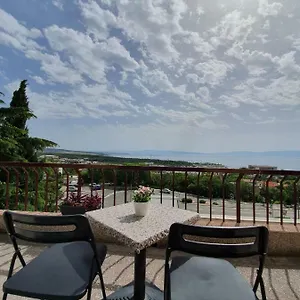 guesthouse-lidia.primorje-gorskikotar.com/